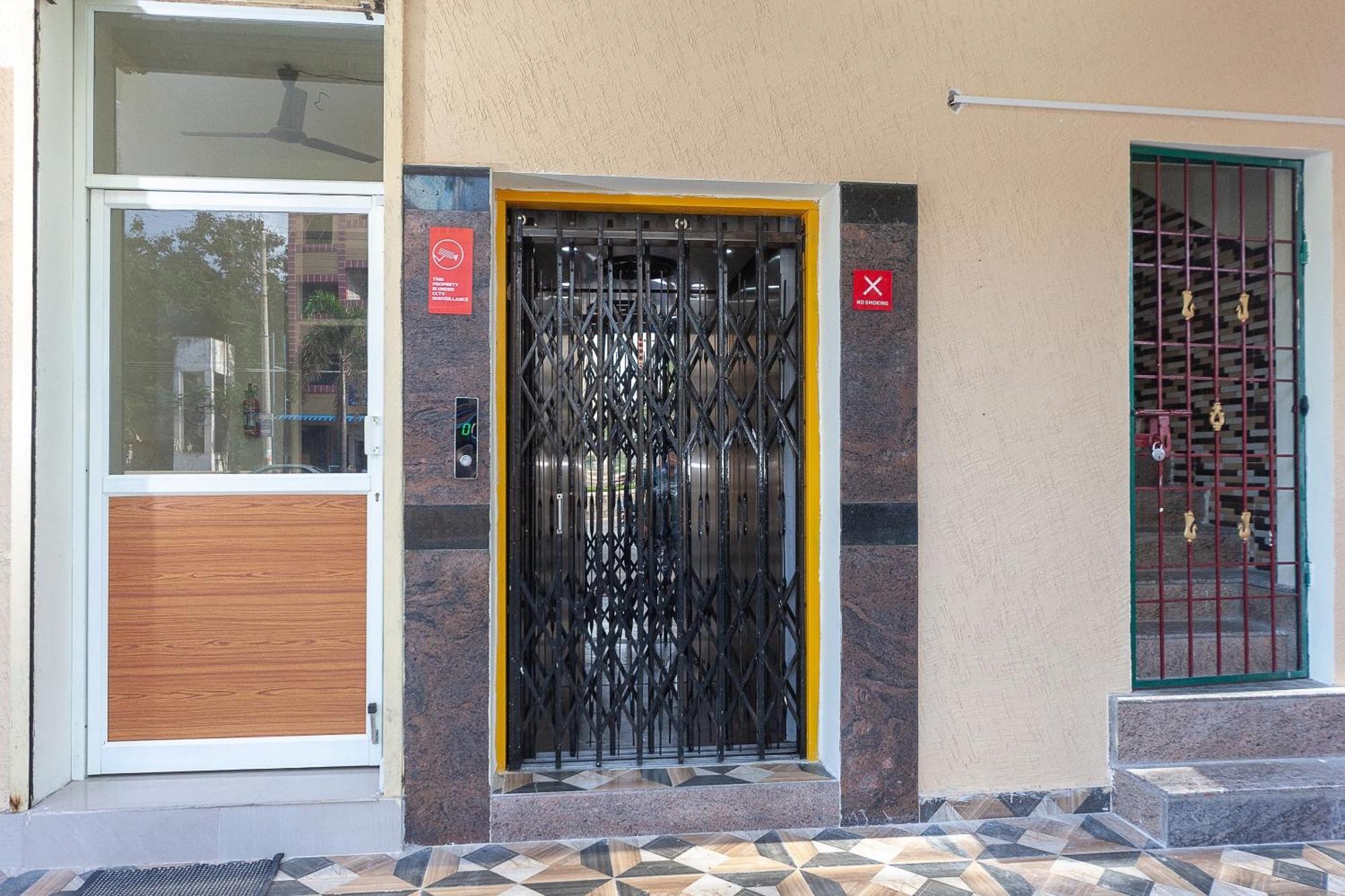 Oyo Hotel Sannidhi Residency Tirupati Exteriör bild