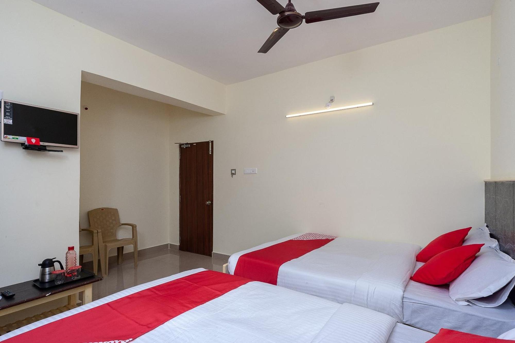 Oyo Hotel Sannidhi Residency Tirupati Exteriör bild