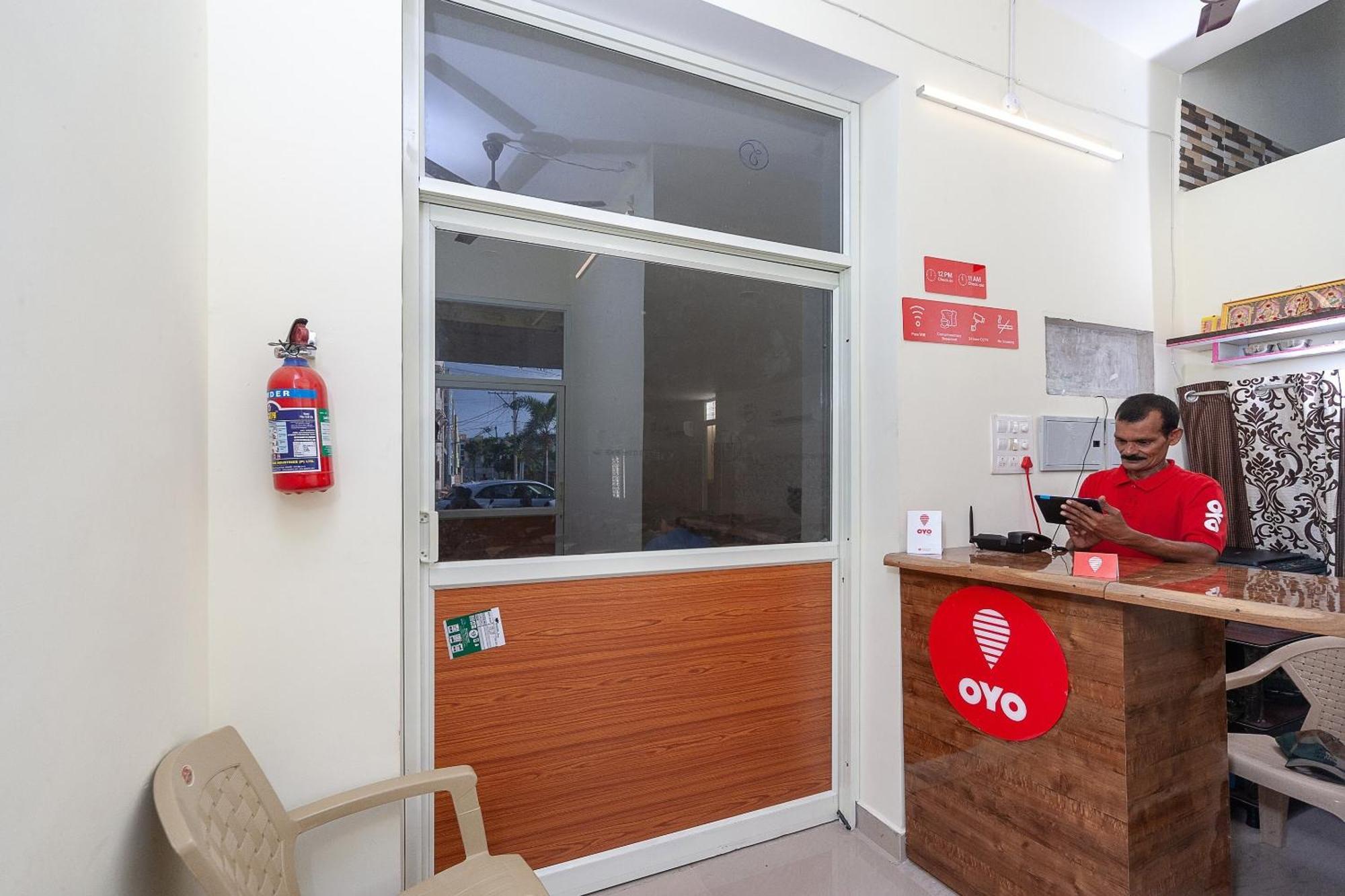 Oyo Hotel Sannidhi Residency Tirupati Exteriör bild